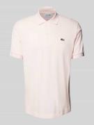 Lacoste Classic Fit Poloshirt mit Label-Badge in Hellrosa, Größe L