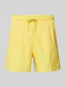 Emporio Armani Regular Fit Badeshorts mit Logo-Badge in GELB, Größe L