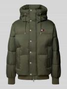 Tommy Jeans Steppjacke mit Label-Stitching in Oliv, Größe XXL