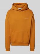 REVIEW Hoodie mit Label-Print in Cognac, Größe L