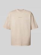 Pegador Boxy Fit T-Shirt mit Label-Stitching in Beige, Größe L