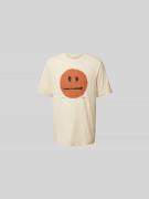 Wood Wood T-Shirt mit Motiv-Print in Sand, Größe L