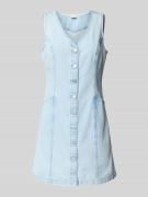 Levi's® Jeanskleid mit V-Ausschnitt Modell 'VIANNA' in Hellblau, Größe...