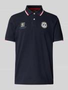 Christian Berg Men Poloshirt mit kurzer Knopfleiste und Label-Prints i...