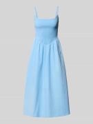 Forever New Abendkleid mit Rundhalsausschnitt Modell 'Dylan' in Blau, ...
