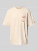 DEUS EX MACHINA T-Shirt mit Label-Print in Offwhite, Größe M