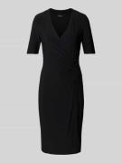 s.Oliver BLACK LABEL Tailliertes knielanges Kleid in Wickeloptik in Bl...