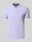 Superdry Regular Fit Poloshirt mit Label-Stitching in Lavender, Größe ...