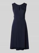 Vera Mont Knielanges Cocktailkleid mit Applikation in Marine, Größe 40