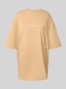 Karo Kauer Oversized T-Shirt mit Label-Print in Cognac, Größe L