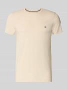 Tommy Hilfiger Slim Fit T-Shirt aus Baumwoll-Elasthan-Mix in Offwhite,...