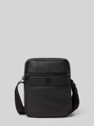 HUGO Handtasche mit Label-Applikation Modell 'Quantic' in Black, Größe...
