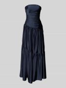 Luxuar Abendkleid mit Raffungen und Volantsaum in Dunkelblau, Größe 38