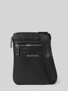 VALENTINO BAGS Crossbody Bag mit Label-Detail in Black, Größe 1