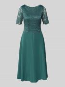 Vera Mont Knielanges Cocktailkleid mit Spitze in Smaragd, Größe 36