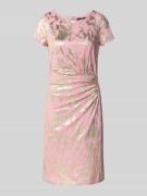 Vera Mont Knielanges Cocktailkleid mit seitlicher Raffung in Hellrosa,...