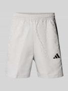 adidas Sportswear Shorts mit elastischem Bund in Hellgrau, Größe L