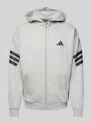 adidas Sportswear Sweatjacke mit Label-Stitching in Mittelgrau, Größe ...