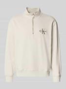 Calvin Klein Jeans Sweatshirt mit Stehkragen in Offwhite, Größe L