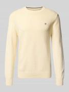 Gant Strickpullover mit Rundhalsausschnitt und Logo-Stitching in Offwh...