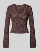 Only Slim Fit Langarmshirt in Spitzenoptik Modell 'NIKKA' in Schoko, G...