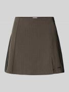 adidas Originals Minirock mit Label-Stitching in Mittelgrau, Größe S