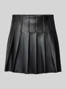 Only Rock in Lederoptik mit gelegten Falten Modell 'DORIT' in Black, G...