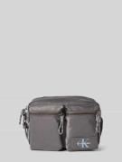 CK Calvin Klein Camera Bag mit Label-Detail in Graphit, Größe 1