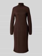 s.Oliver RED LABEL Slim Fit Strickkleid aus Viskose-Mix in Dunkelbraun...