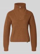 Oui Strickpullover mit Stehkragen und Reißverschluss in Camel, Größe 4...