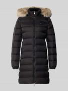 Tommy Jeans Slim Fit Steppmantel mit Daunen-Feder-Füllung in Black, Gr...