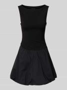 Forever New Cocktailkleid mit U-Boot-Ausschnitt in Black, Größe 34