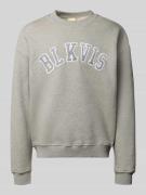 BLKVIS Sweatshirt mit Logo und Rundhalsausschnitt in Mittelgrau Melang...