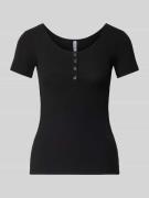 Pieces T-Shirt mit kurzer Druckknopfleiste Modell 'KITTE' in Black, Gr...