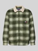 Tommy Jeans Oversized Hemdjacke mit Allover-Muster in Oliv, Größe L