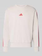 adidas Sportswear Sweatshirt mit Label-Stitching in Beige, Größe L