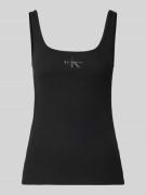 Calvin Klein Jeans Slim Fit Top mit Logo-Print Modell 'Scoop' in Black...
