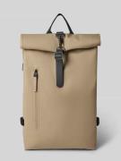RAINS Rolltop Rucksack mit Reißverschlusstasche in Beige, Größe 1