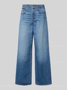 Calvin Klein Jeans Wide Fit Jeans mit Label-Detail in Jeansblau Melang...