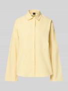 Gina Tricot Regular Fit Bluse mit verdeckter Knopfleiste in Hellgelb, ...