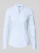 More & More Slim Fit Bluse mit Stehkragen und V-Ausschnitt in Hellblau...