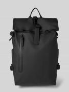 RAINS Rucksack mit Tragehenkel in Black, Größe 1