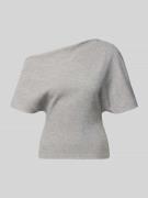 Gina Tricot Regular Fit T-Shirt im asymmetrischen Design in Mittelgrau...