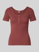 Pieces Slim Fit T-Shirt aus Bio-Baumwoll-Mix Modell 'KITTE' in Rostrot...