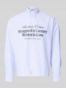 ANOTHER COTTON LAB Regular Fit Freizeithemd mit Statement-Print in Hel...