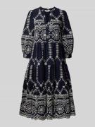 Apricot Tunikakleid mit Volantsaum und Lochstickerei in Marine, Größe ...