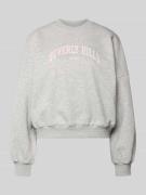 REVIEW Sweatshirt mit Label-Print und Rundhalsausschnitt in Hellgrau M...