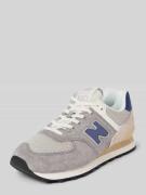 New Balance Sneaker mit Logo-Detail in Hellgrau, Größe 44,5