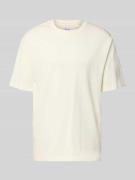 KARL KANI T-Shirt mit Label-Stitching und Rundhalsausschnitt in Offwhi...