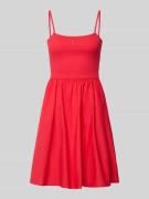 Tommy Jeans Tailliertes Freizeitkleid aus reiner Baumwolle in Rot, Grö...